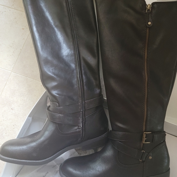 Brand new knee high leather boots - Picture 2 of 4